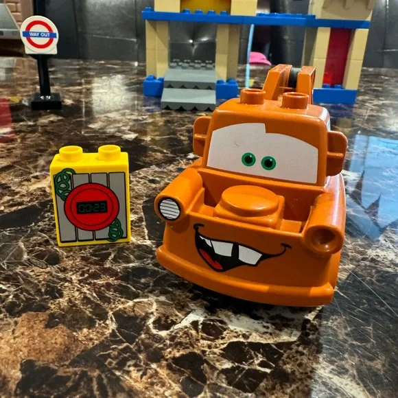 Lego Duplo - Disney Pixar Cars 2 Big Bentley Set #5828 - Picture 10 of 16